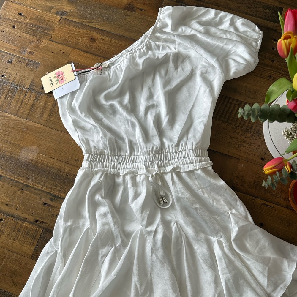 Entro White Off-Shoulder Top NWT size small